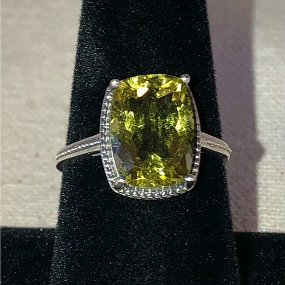 .925 Sterling Silver & Faceted Peridot Gemstone Ring sz 10 - Picture 6 of 10